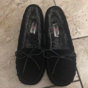 NEVER WORN Minnetonka moccasins